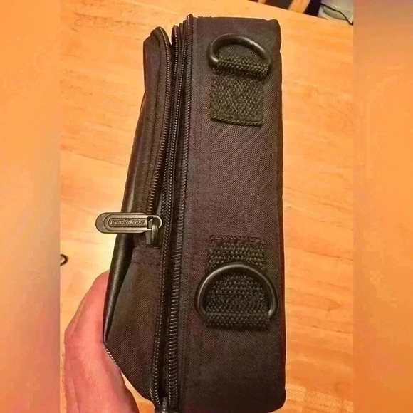 Targus In Car Portable DVD Player Case - 10 in - Picture 8 of 10